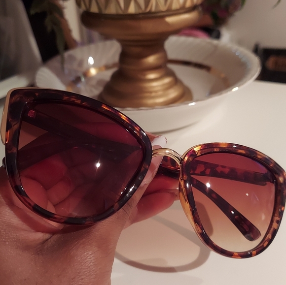 Brown tortoise cat eye sunglasses - Picture 3 of 5